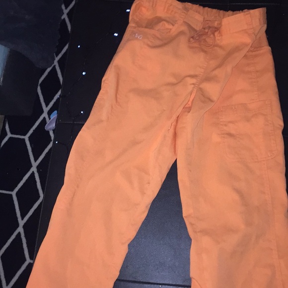 Dress code - Picture 2 of 2